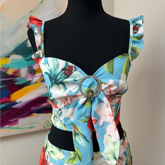 2 piece colorful cropped pant set with midriff top. - Picture 5 of 8